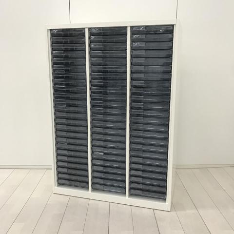 【定価約16万円】【書類・備品整理の必需品！収納力抜群！】■オカムラ（okamura）製　レクトラインシリーズ　クリスタルトレイ　ローキャビネット　■W900×D450×H1250㎜　■3列×浅型24段　■ホワイト