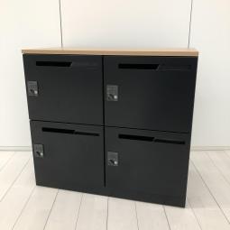 ※近日入荷予定※【フリーアドレスオフィスに最適！鍵の持ち運び不要なダイヤル錠ロッカー】■コクヨ(KOKUYO)製　イノン(iNON)シリーズ　4人用パーソナルロッカー　■投函口付き　■ダイヤル錠　■本体ブラック　ナチュラル天板　中古家具　九州最大級　《オフィスバスターズ福岡博多店は、福岡を拠点として、日本全国へ中古オフィス用品・オフィス家具を提供しております》