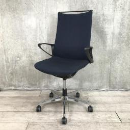 【在庫入替セール】■オカムラ(okamura)製　モード(mode)チェア　肘付ハイバック　クロスバックタイプ　■サークル肘　■ダークブルー【A01044960】