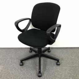 【シンプルなのに上質・座る人を選ばないフィット感！】■プラス （PLUS）製　プリセア （Presea）シリーズ　ローバック肘付き　■サークル肘　■ブラック　【弊社使用欄：A01058242 K】