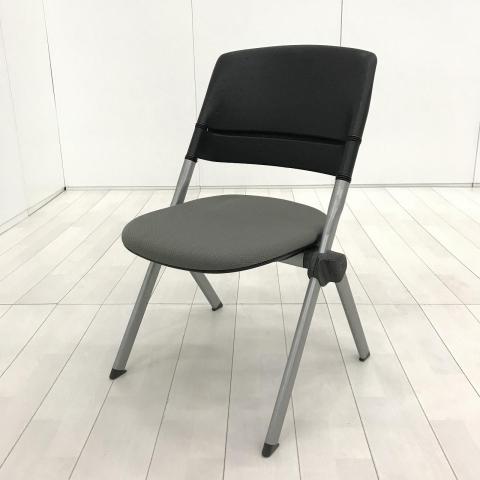 【折り畳んで横に重ねて収納可能！】■オカムラ（okamura）製　リータ（LITA）シリーズ　スタッキング＆ミーティングチェア　■グレー　【弊社使用欄：A010592586】