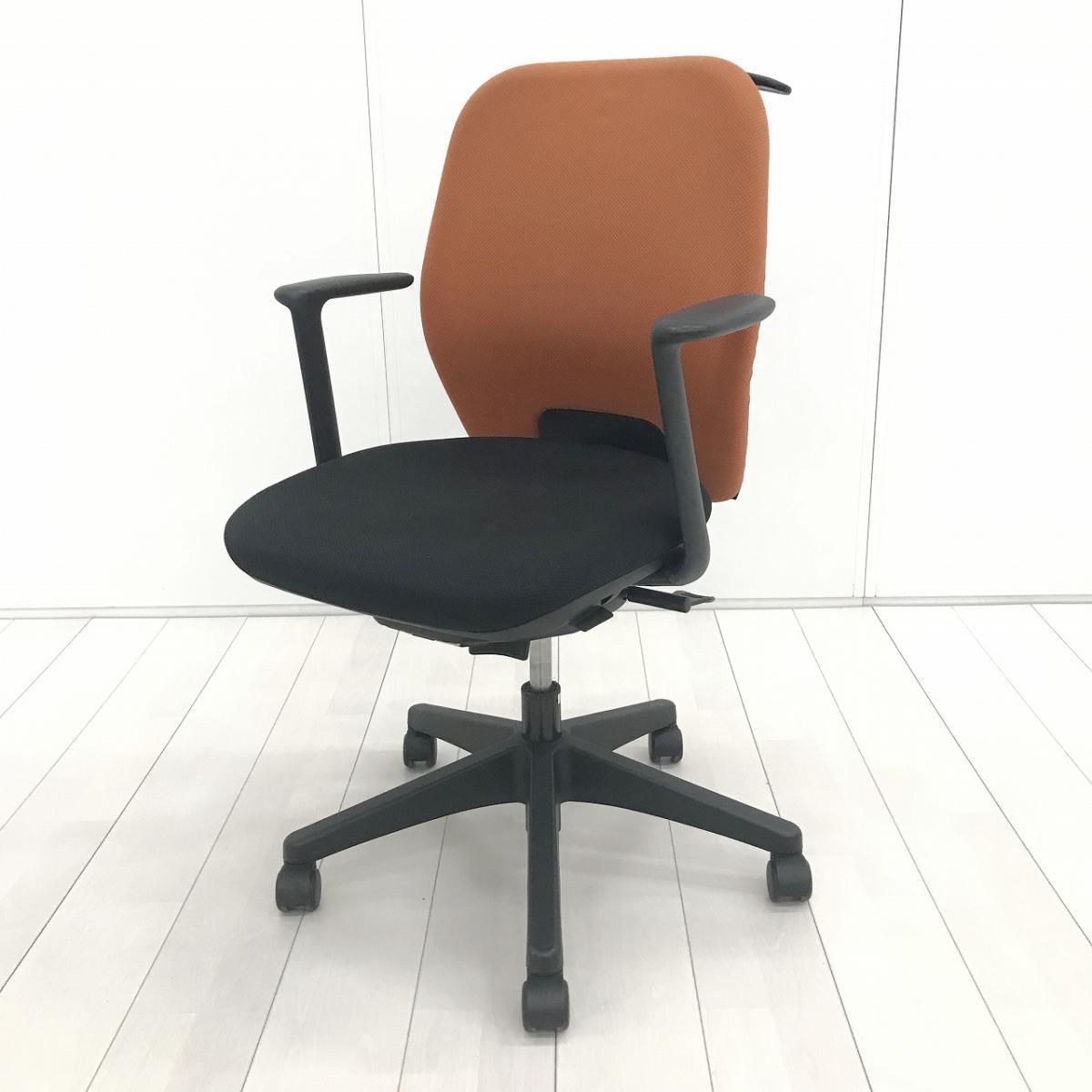 【スタンダードな機能搭載！デスクワークに過不足無しのオフィスチェア】■ウチダ(UCHIDA)製　シエルト(CIERTO)チェア　肘付き　ローバックチェア　■固定肘　■背面：オレンジ/座面：ブラック【AD】
                        シエルトチェア
                                    中古
            