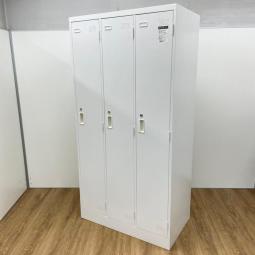 【ゆとりのある収納スペース！衣類や個人の荷物の管理に！】■コクヨ(KOKUYO)製　LKシリーズ　3人用更衣ロッカー　W900×D515×H1790㎜　■グレー　■シリンダー錠