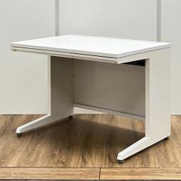 ★オカムラ製　アドバンス　ホワイト　W1000サイズ　W1000xD700xH720サイズ　引き出し付　W1000タイプのコンパクト事務机！　人気のホワイト平机！　W1000平机！！