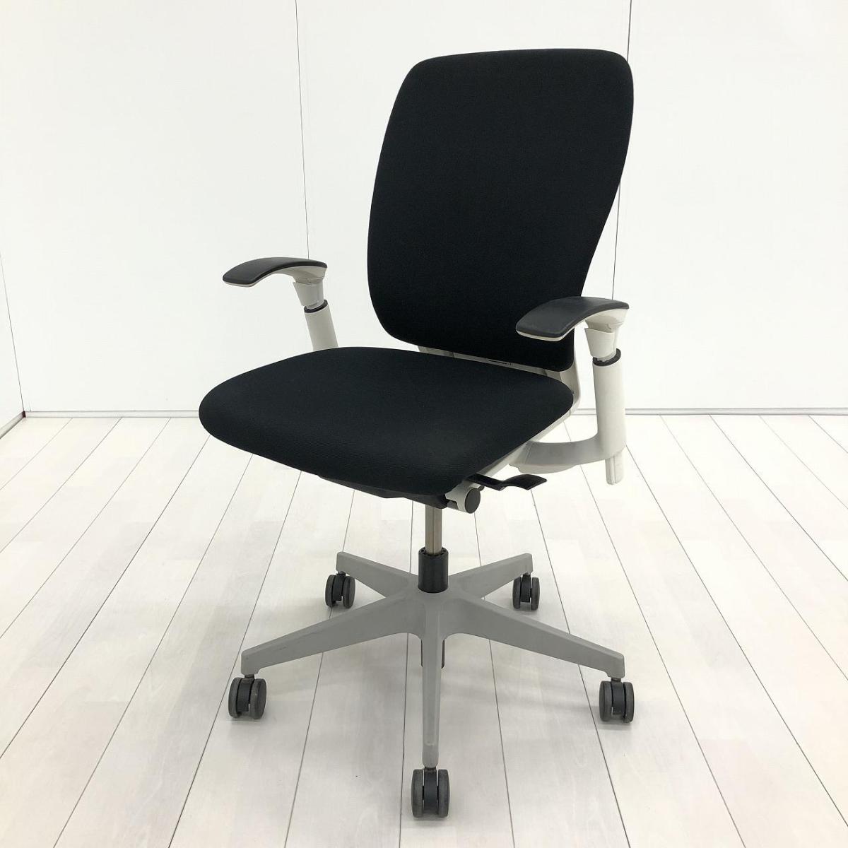 【背のハイ・ロー切替が出来る！体型に合わせて快適な座り心地を実現！】■イトーキ（ITOKI）製　フルゴ（fulgo）チェア　肘付　ハイバック　■可動肘　■ブラック×ホワイトシェル　※肘スレ
                        フルゴ
                                    中古
            