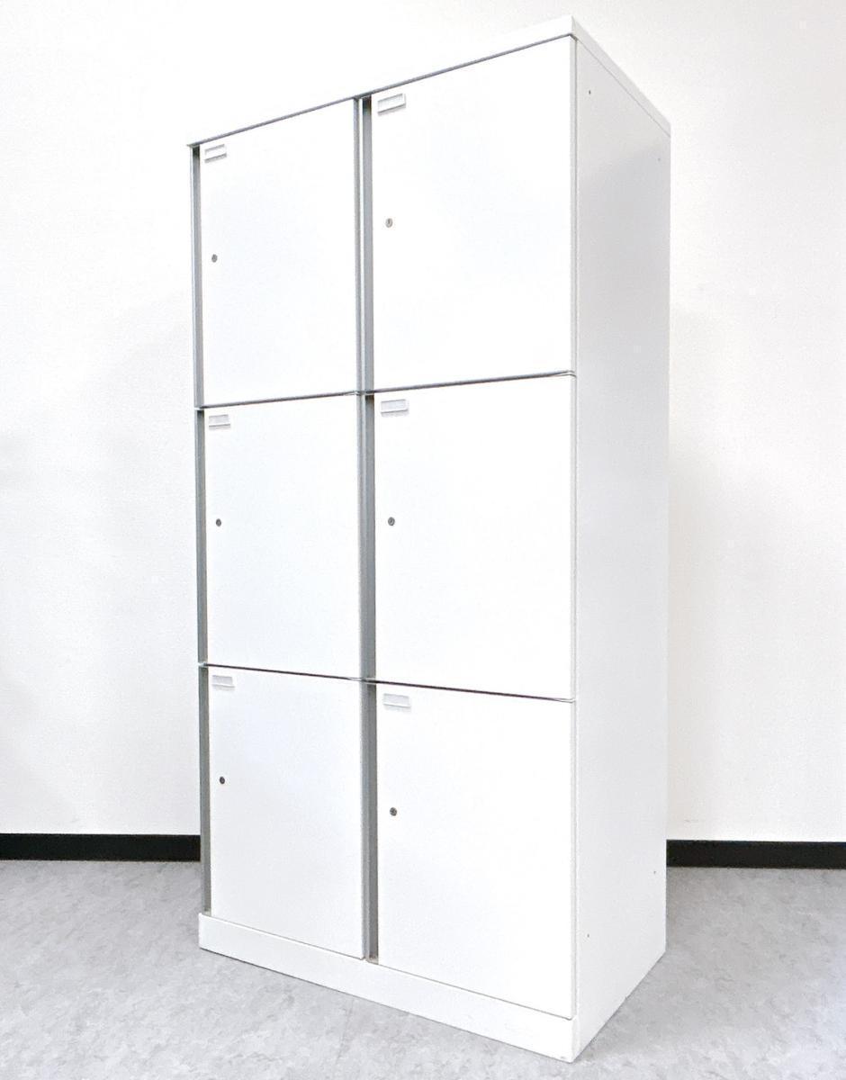 【定価約14万円】【シンプルなデザインにシルバーの取っ手がスタイリッシュな6人用ロッカー】■オカムラ/SWシリーズ　■ホワイト　6人用ロッカー　2列3段タイプ
                        SWシリーズ
                                    中古
            