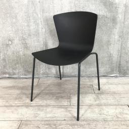 【軽量なのに抜群の安定感！！収納のスペースを取らないスタッキングチェア】■セレックス（Sellex）製　スラム（Slam）シリーズスタッキングチェア　ミーティングチェア　肘無　■ブラック