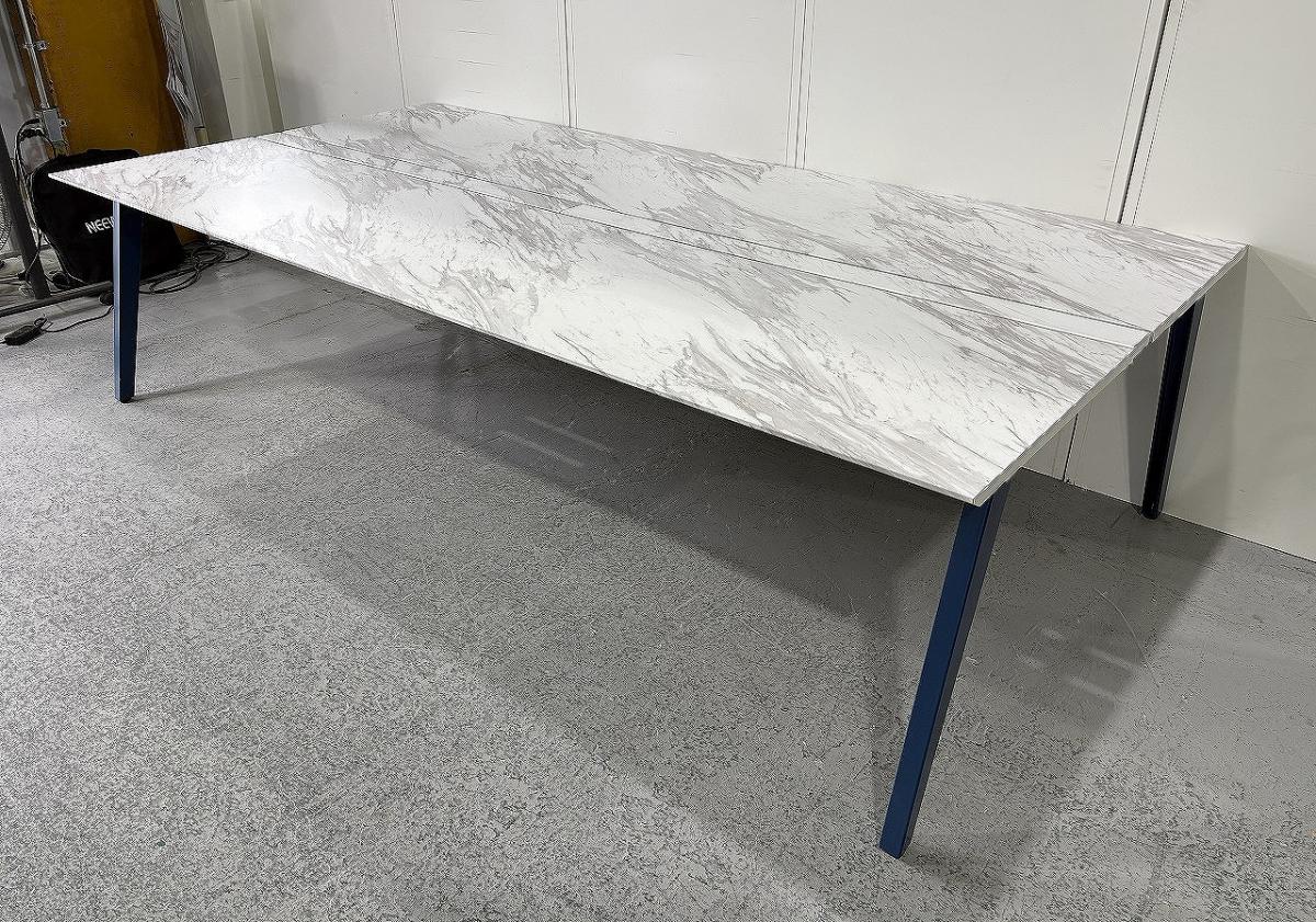 ★【レア：23年製】コクヨ製　センティア　天板：プラウドアジャックス　2枚天板　脚：エジプシャンブルー　令和トレンド家具！　モダンなデザインの大型テーブルが入荷！　ワークテーブル！！
                        センティア
                                    中古
            