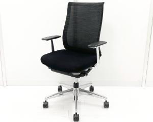 【スタイリッシュなデザイン！ワンランク上の座り心地！】■コクヨ製　ベゼルチェア　肘付ハイバック　■固定肘　■ブラック　■背面メッシュ