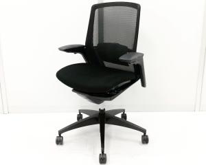【デザインと機能性を追求したオカムラの技術の結晶！自然な姿勢で作業・リラックス可能！】■オカムラ(okamura)製　フィノラ(Finora)チェア　肘付ハイバック　■背メッシュ　座クッション　■可動肘　■ブラック弊社使用欄【A01059397】