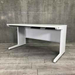 【ベーシックで使いやすい！スタンダードな幅1400㎜のオフィスデスク！】 ■ITOKI（イトーキ）製　CZRシリーズ　平机　W1400×D700㎜　引き出しなし　■ホワイト