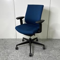 【安定感のある座り心地で愛されている定番シリーズ!ランバー付で快適に!】■コクヨ(KOKUYO)製 ウィザード3(Wizard3)チェア 肘付ローバック ■可動肘 ■ランバー付 ■プルシアンブルー×ブラックシェル