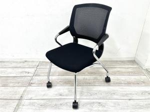 【定価約8万円】【折り畳み収納可能なネスティングチェア！】■コクヨ/サテリテ　■ネスティングチェア　■ブラック　■肘付