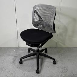 【背中全体を包み込むような安定感！】■イナバ（INABA）製　イエラシリーズ　肘無ローバックチェア　■背面：樹脂メッシュ　■グレーxブラック