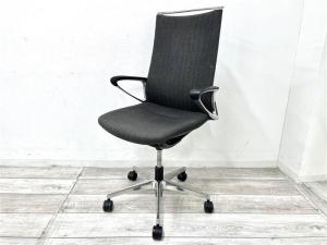 【定価約16万円】【デザインと座り心地の両立を実現！スタイリッシュなデザインのモードチェア！】■オカムラ製/モード　■ダークグレー　■サークル肘