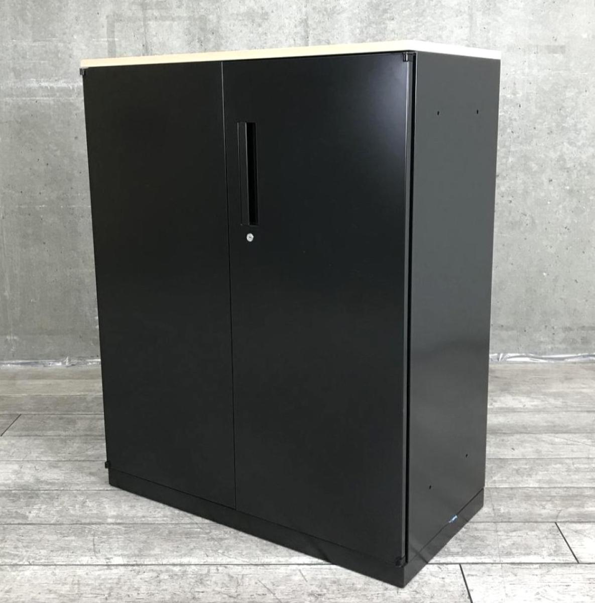 【スタイリッシュなイメージが人気のブラックカラー入荷！】■ウチダ(UCHIDA）　HSシリーズ　両開き書庫　木目天板付　■重厚な質感が奥行きある空間を演出します！【ABW】
                        HSシリーズ
                                    中古
            