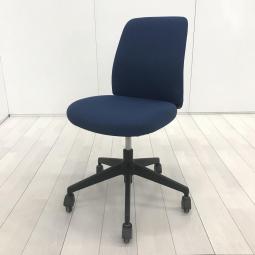 【6脚入荷】【カジュアルな空間になじむ、ベーシックなオフィスチェアーが入荷！！】■コクヨ（KOKUYO）製　エルア（Elua）チェア　肘無ローバック　■ゴムキャスター　■ライトブルー