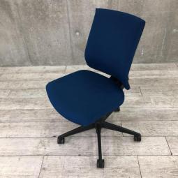 【ロングセラー商品！納得の座り心地！魔法のように売れ続けている定番のオフィスチェア！】■コクヨ（KOKUYO）製　ウィザード3（wizard）チェア　ローバック　肘無し　■ランバー付　■色：プルシアンブルー×ブラックシェル×ブラック樹脂脚【2602】弊社使用欄【A01061254】