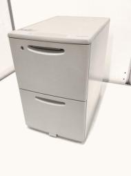 A4を2段分収納可能！コンパクトにファイル書類をたっぷり収納できる！
■オカムラ/SD/ニューグレー