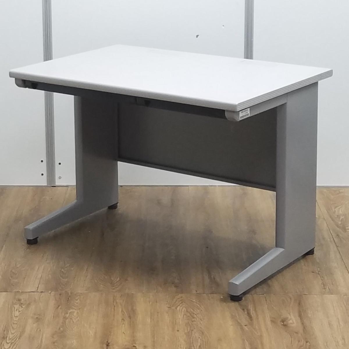 ★【T2】【商品入替のため、残り3台限り】イトーキ製　CZN　グレー　平机　W1000xD700xH700サイズ　引き出し付き　W1000サイズタイプのコンパクト事務机！　定番のオフィスデスク！　W1000平机！！
                        CZN デスク
                                    中古
            