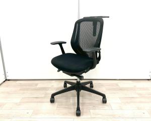 ■オカムラ(okamura)製　■シルフィ(Sylphy)チェア　■ブラック（black）　■肘付き/固定肘　■ハンガー付き　■背面/メッシュ　■樹脂脚　■ローバック　■オススメ/大人気/定番商品　【弊社使用欄：A01055198】【KN】