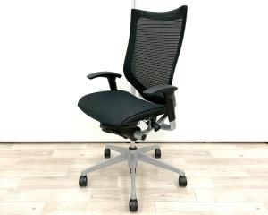 ■オカムラ(okamura)製　■バロン(Baron)チェア　■肘付き/可動肘　■ハイバック　■背・座面メッシュ　■ブラック　■オススメ/人気/定番商品【弊社使用欄：A01042349】