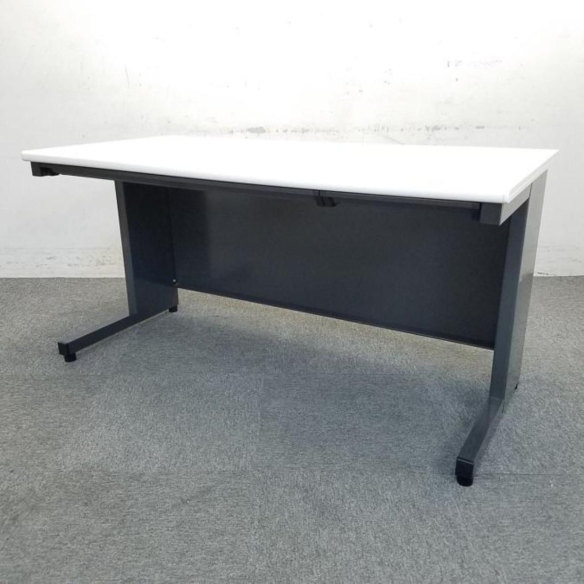 【スタンダードなデザインで使いやすい！】■プラス製　平デスク　W1200×D700×H700mm　ホワイト天板 / ブラック脚
                        フラットライン
                                    中古
            