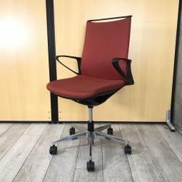 【スタイリッシュなデザインと確かな座り心地！インテリア性の高い人気チェア！】■オカムラ（okamura）製　モード（mode）シリーズ　ハイバック肘付　■ 固定肘　■レッド