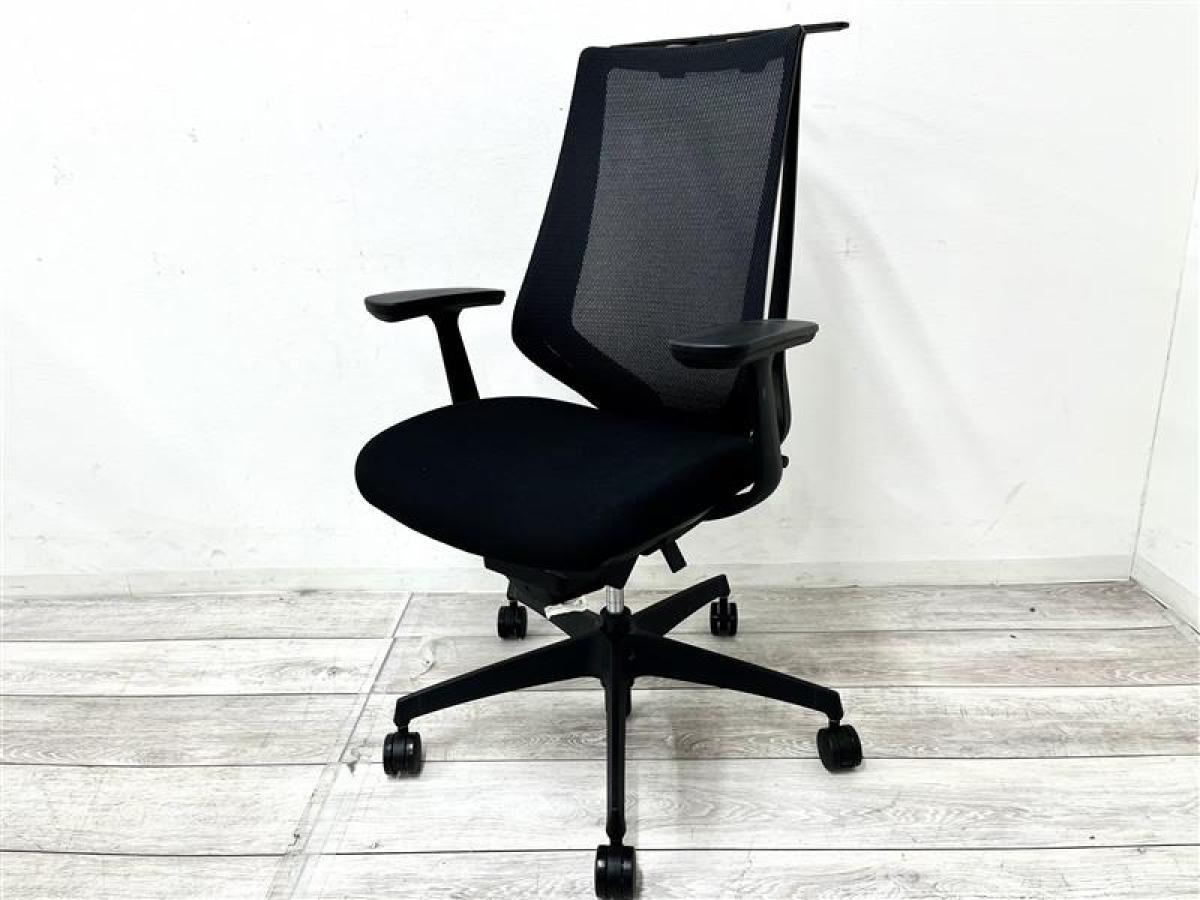 【定価約10万円】【様々な体系や姿勢にも柔軟にフィット！座り心地抜群の肘付きハイバックチェア！】■コクヨ(KOKUYO)製　デュオラチェア　肘付ハイバック　背面メッシュ　■固定肘・ハンガー付　■ブラック
                        デュオラ メッシュ
                                    中古
            