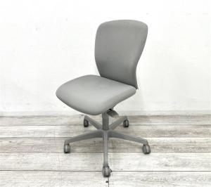 【定価約6万円】【シンプルなデザインと厚みのあるクッションが大人気！機能充実のワーキングチェア！】■オカムラ（okamura）製　スラートチェア（sulato）　ローバック　肘無し　■ライトグレー×ホワイトシェル【S】