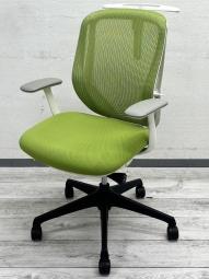 体に馴染む曲線美。オフィスを彩る爽やかなグリーン#三重県 #福井県 #石川県