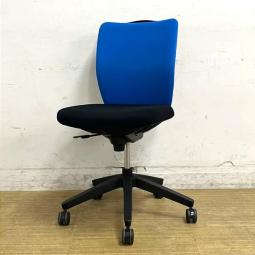 【在庫入替セール】国内ブランド　内田洋行　エポチェア　背ブルー×座ブラックの定番カラー　リーズナブルな価格が人気の秘訣　コートハンガー付き