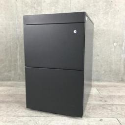 【平机・フリーアドレスデスクのお供に！スタイリッシュな3段ワゴン！】■イトーキ（ITOKI）製　インステートシリーズ　３段ワゴン　フリアド用　H650㎜　■シリンダー錠　■ブラック