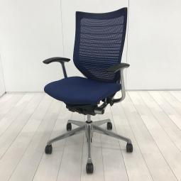 【洗練されたデザインと多彩なバリエーションであらゆるオフィスに調和！】■オカムラ（okamura）製　バロン（Baron）チェア　ハイバック肘付き　■固定肘　■背面メッシュ　■ミディアムブルー　【弊社使用欄：A01039144】