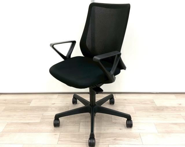 【中古】フルーエントチェア  オカムラ（okamura） 肘付ローバックチェア