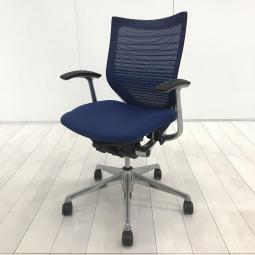 【在庫入替セール品！（本在庫限定価格）】【不動の大人気商品です！オフィスの執務室や会議室にお勧め！】■オカムラ（okamura）製　バロン（Baron）チェア　■固定肘　背面：メッシュ/座面：クッション　■ミディアムブルー　【弊社使用欄：A01039145】