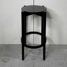 【デザイン性に優れたおしゃれな木製スツール！】■カリモク家具製　カリモクニュースタンダード(KARIMOKU NEW STANDARD)　キャストールシリーズ　バースツール　■ブラック　■木製　■足掛け付