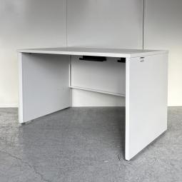 【パネル脚が珍しい！安心の国内メーカーのシンプルなオフィスデスク！】■イトーキ(ITOKI)製　CZRシリーズ　平机　引き出し無　W1400×D700㎜　■ホワイト　■パネル脚