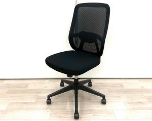 【人気のブラックカラー！座り心地が良いゆったりサイズ！強度を保つ2本の支柱をアクセント！】■プラス（PLUS）製　ネクシス（NEXIS）チェア　ハイバック肘無　背面メッシュ　■ブラック　【弊社使用欄：A01045934　K】【ID】