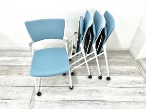 【セット商品】【長時間の作業でも疲労感を抑えてくれるペンディングシート使用！】■イトーキ/マノスチェア　■ネスティングチェア　■背座ライトブルー/ホワイトシェル　■キャスター付※セット商品のため配送費要相談※