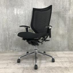 【ベストなポジションが得られる先進設計！長時間の着座でも疲れにくいサポート感！】■オカムラ（okamura）製　バロン（Baron）チェア　肘付き　ハイバック　背・座面メッシュ　■可動肘　■色：ブラック