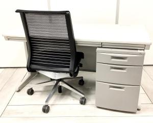 【外部倉庫在庫品】【セット商品（デスク×1台、ワゴン×1台、チェア×1脚）】【使い勝手の良い３段収納の疑似片袖机！】上長席/役員席　大人気／定番　◆Okamura／オカムラ　◆SD-V／エスディーブイ ※横浜本店撮影画像※【AO】