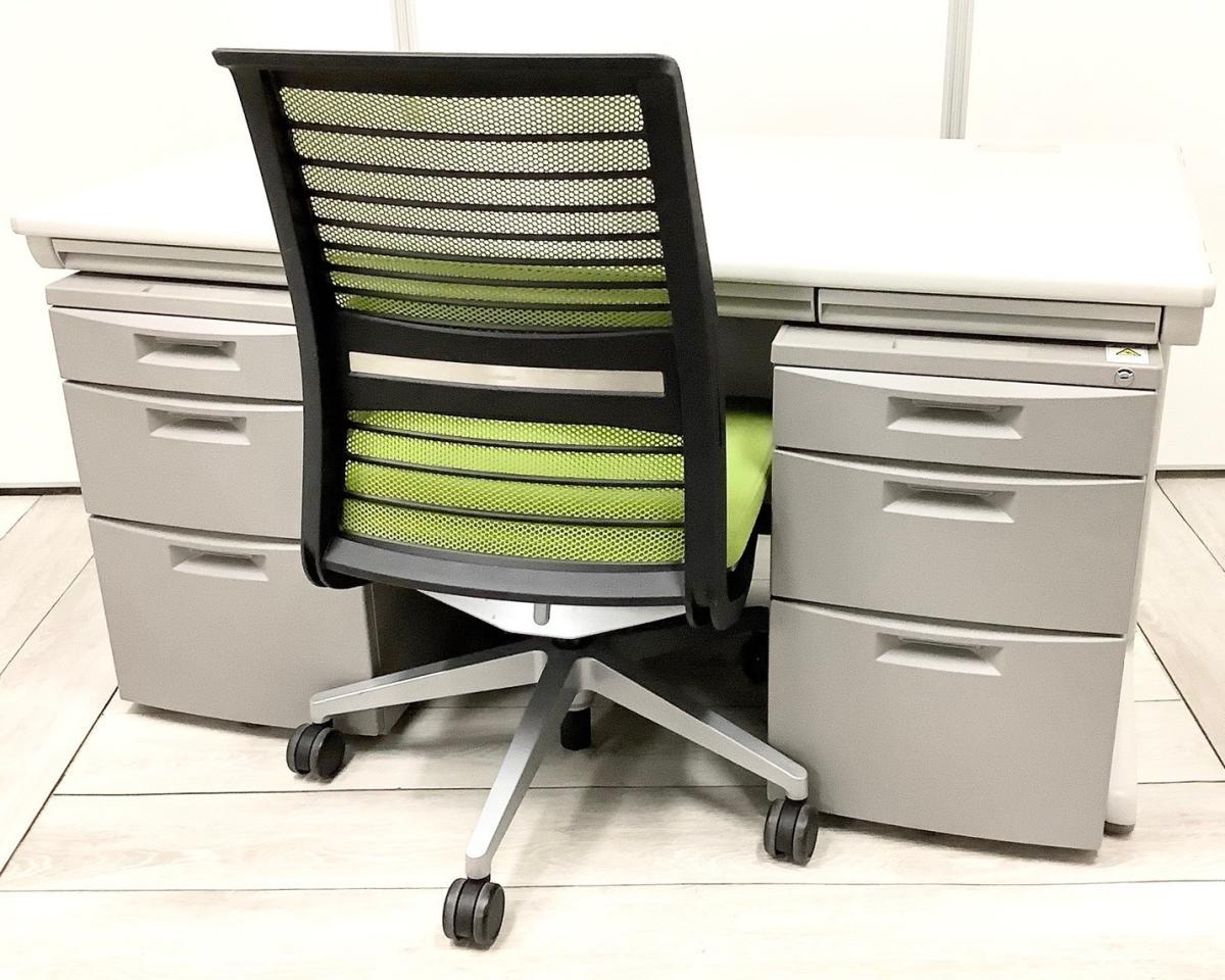 【外部倉庫在庫品】【セット商品（デスク×1台、ワゴン×2台+チェア×1脚）】【使い勝手の良い３段収納の疑似両袖机！】上長席/役員席　大人気／定番　◆Okamura／オカムラ　◆SD-V／エスディーブイ ※横浜本店撮影画像※【AO】
                        SD-Vシリーズ
                                    中古
            