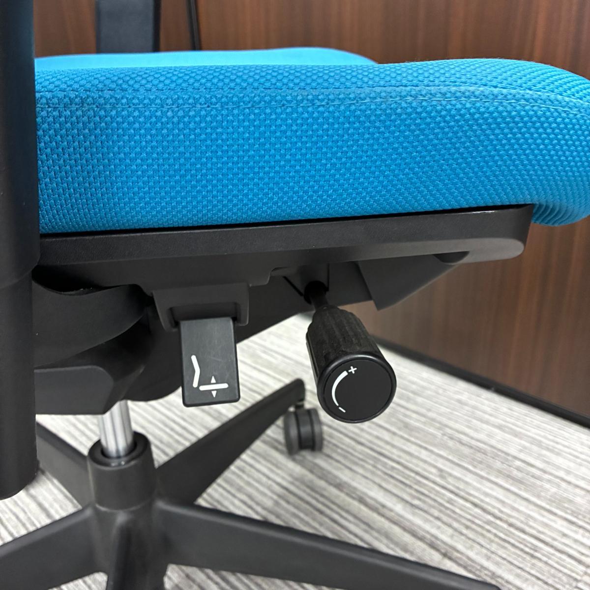 中古】ベゼル 樹脂脚 コクヨ/KOKUYO 肘付ハイバックチェア 576451