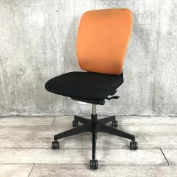 【背のハイ・ロー切替が出来る！】■イトーキ(ITOKI)製　フルゴ(fulgo)チェア　肘無し　ハイバック　■背面：アンバーオレンジ/座面：ブラック　※シェルキズ有【T2】