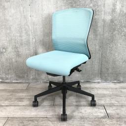 【快適な座り心地を追求して新たに開発された最新メカニズム！ワンランク上の座り心地！】■ウチダ(UCHIDA)製　エルフィチェア（Elfie）　肘無し　ミドルバック　背面メッシュ　■マリンブルー
