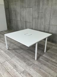 【フレキシブル使いこなせるお洒落なテーブルが入荷！】■オカムラ（okamura）製　アプションフリー　ワークテーブル　■配線カバー付き　■W1400×D1400×720mm　■ホワイト