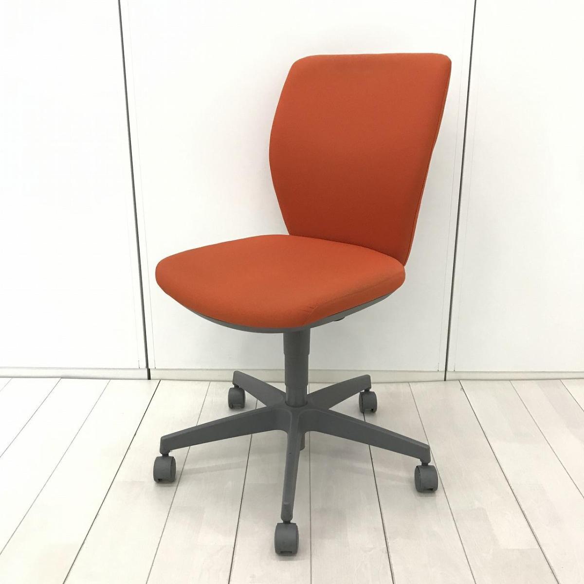 【姿勢に合わせて身体を支えてくれるコスパの良いローコストチェア！シンプルで使いやすい！】■コクヨ(KOKUYO)製　チェロ(CELLO)チェア　肘無ローバック　■バーミリオンオレンジ×グレーシェル
                        チェロチェア
                                    中古
            