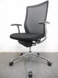 【どんな空間にも調和するデザインと最上級の操作性】■オカムラ(okamura) コーラルチェア(Choral) 固定肘 ハイバック ■背面メッシュ・座面クッション ■ブラック