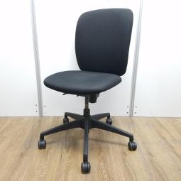 【厚めのクッションが心地よい！！】コスパの良いワーキングチェア！
■スチールケース/アプトチェア（Apt）/ブラック　肘無